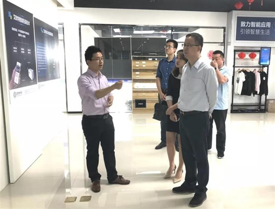 福建省物聯(lián)網(wǎng)應(yīng)用技術(shù)服務(wù)商會會長張偉杰一行人蒞臨參觀考察參觀考察